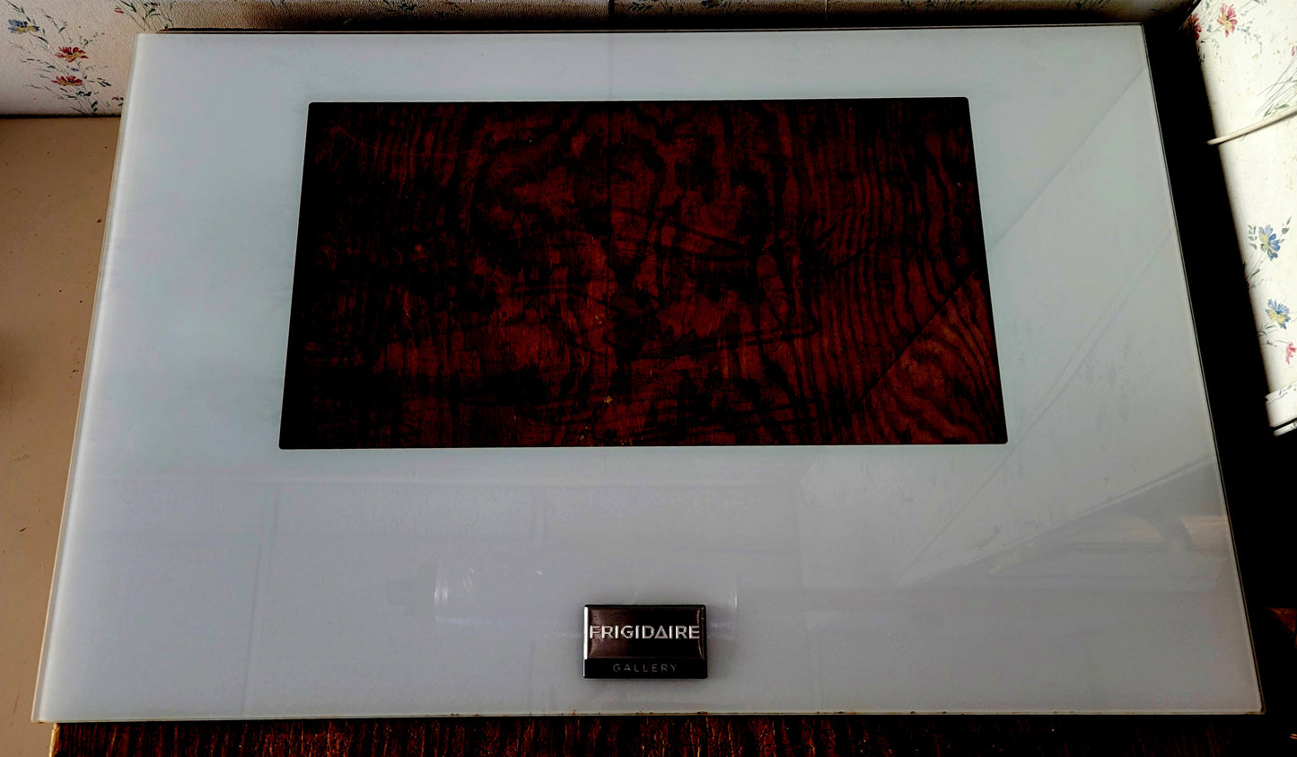 316566400 Frigidaire Range Used White Outer Door Glass