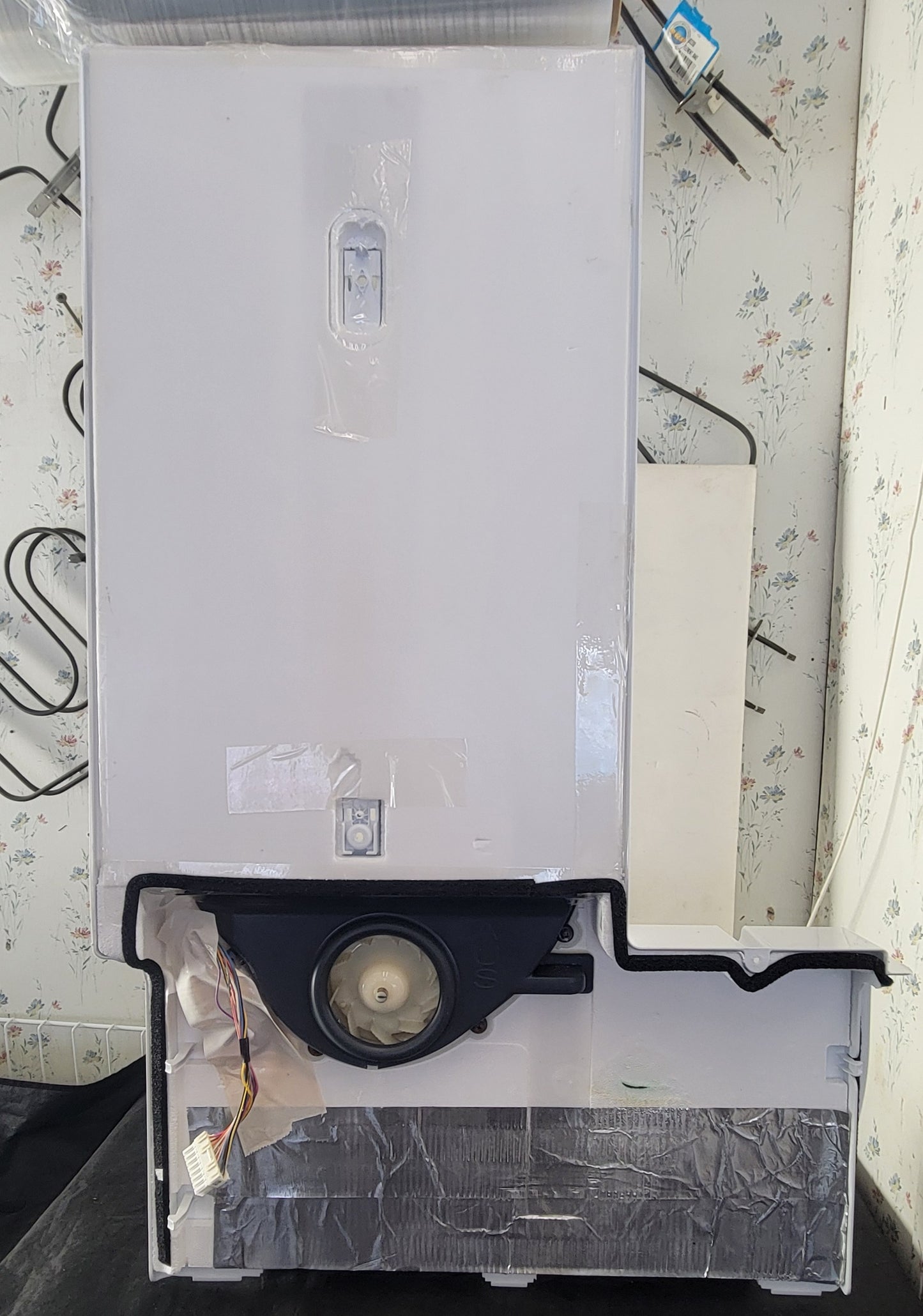 ADJ73252235 LG Refrigerator Air Diffuser