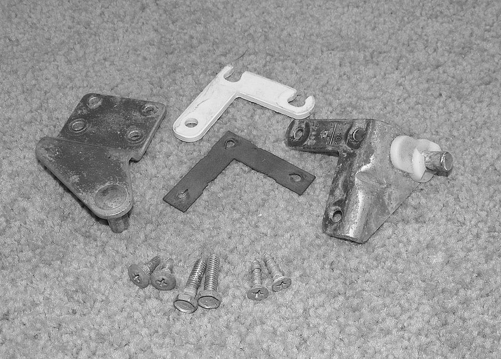 Hinge Pack 08037946 0659459 Kenmore Freezer Used Hinge Pack Used