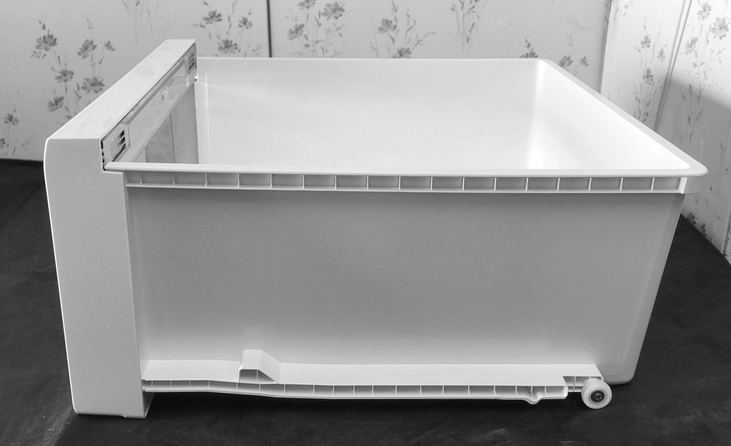 12131000093325 Midea Refrigerator Left Crisper Drawer