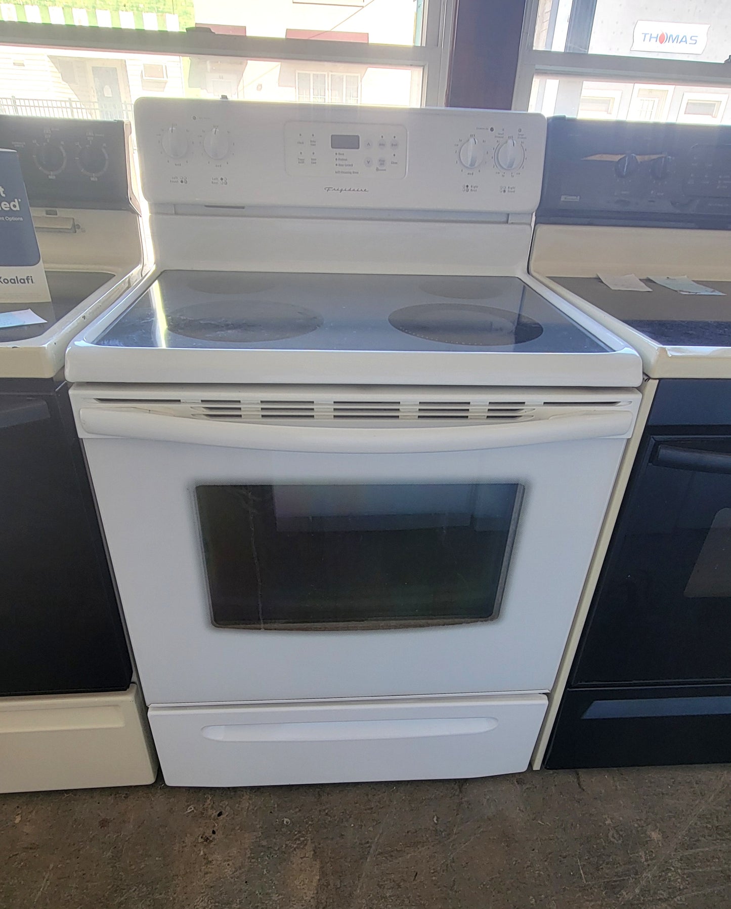 Used Reconditioned Frigidaire White Glass Top Electric Range