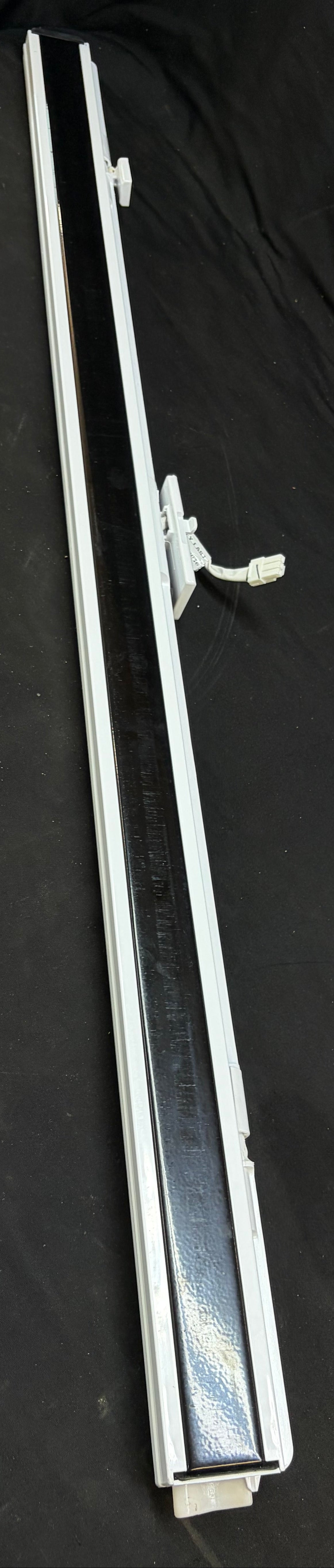 DA97-12683B Samsung Refrigerator Used OEM Door Flipper Assembly