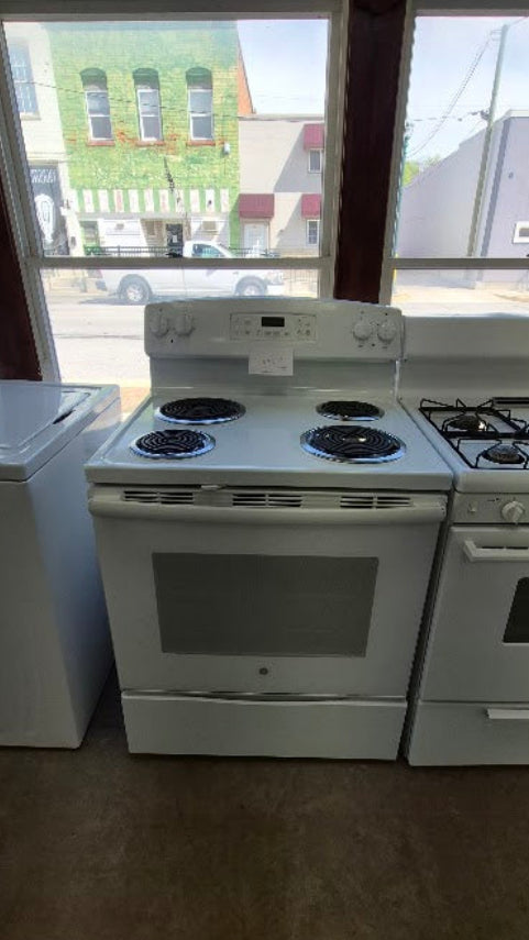 Used Reconditioned GE White Electric Range