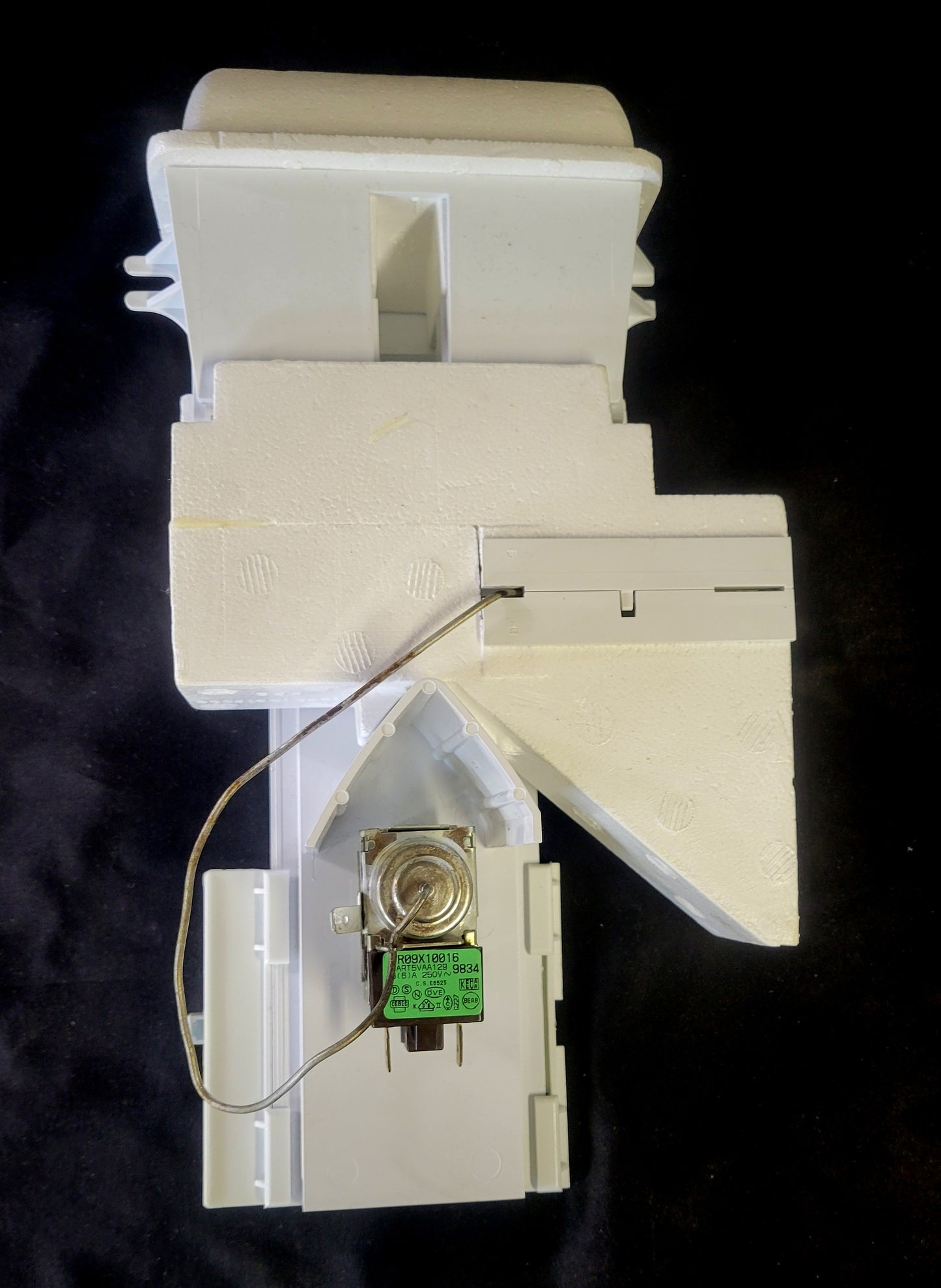 WR09X10016 GE Refrigerator Temperature Cold Control Duct