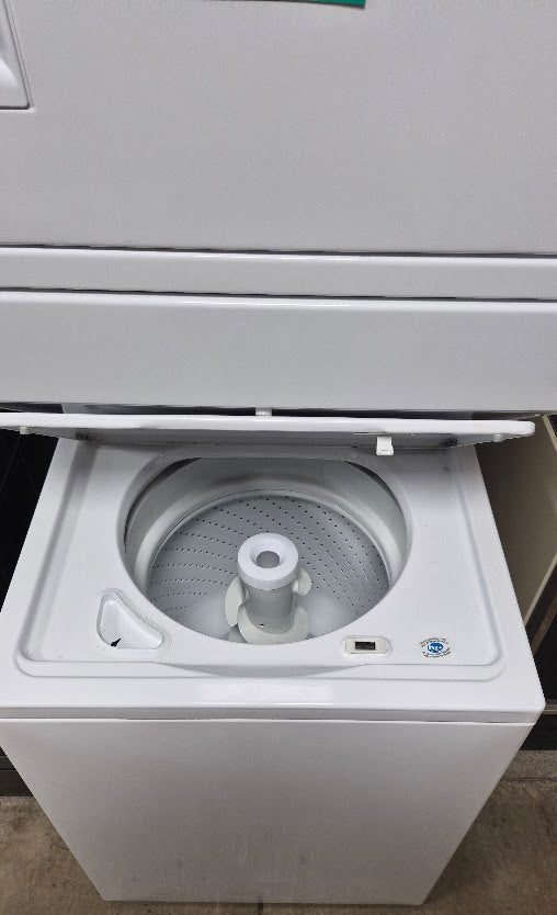 Whirlpool WET4027HW0 Washer and Electric Dryer Laundry Center 2