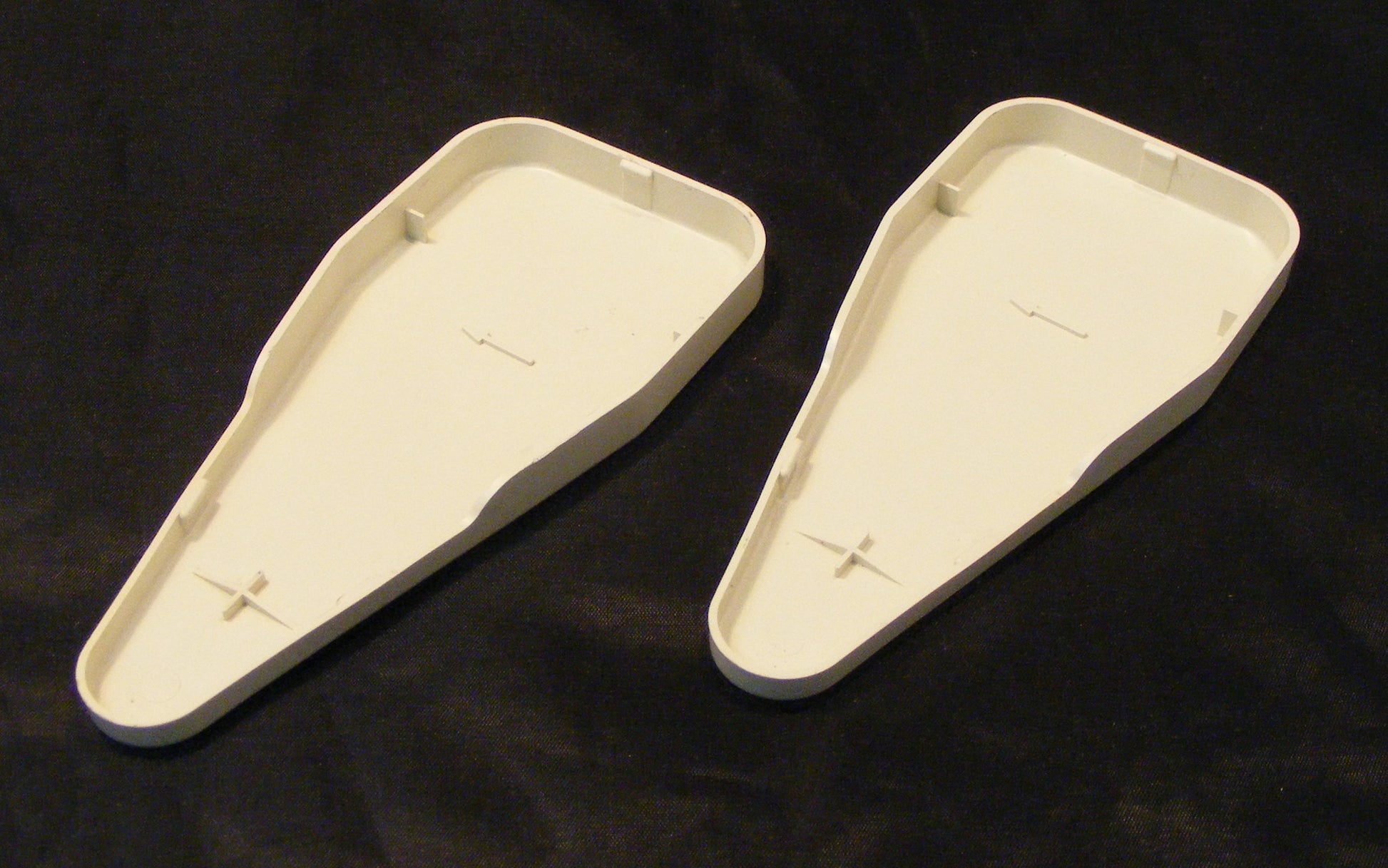 5303318774 hinge cover 2