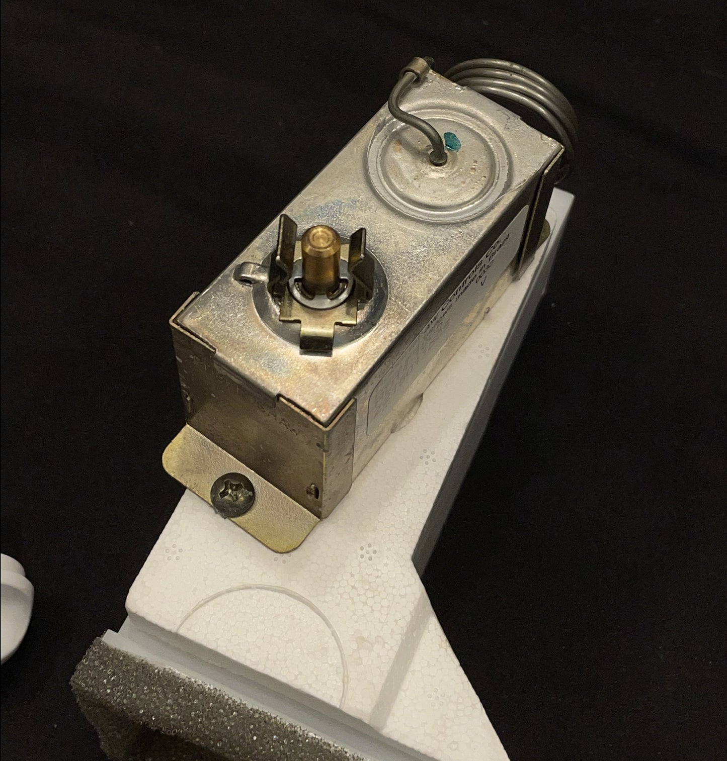 215011505 Frigidaire Refrigerator Damper Assembly with Housing